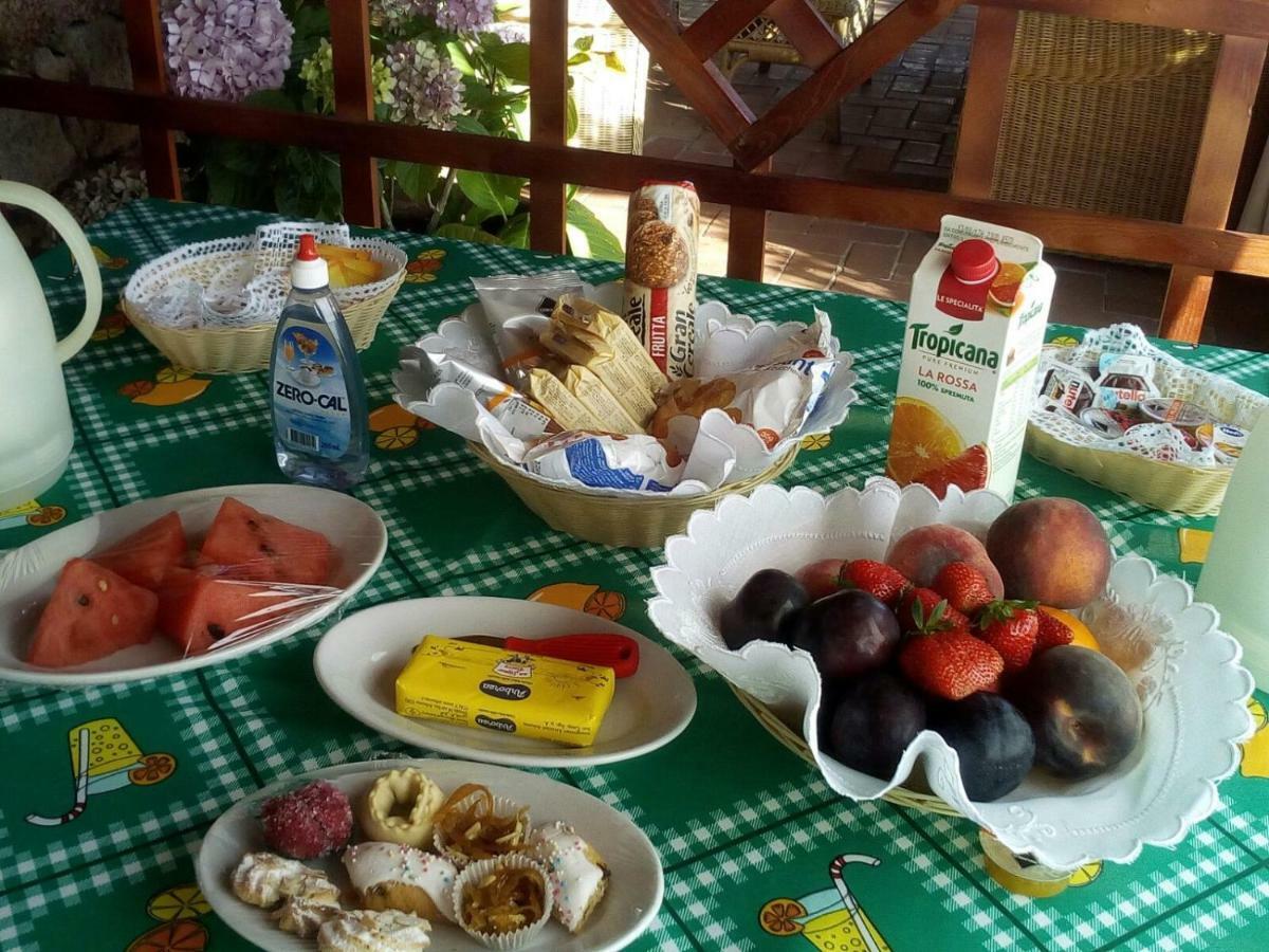 Villa Kate B&B Porto San Paolo  Exteriör bild