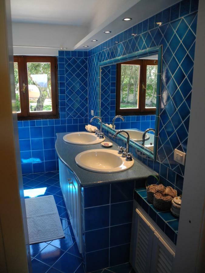 Villa Kate B&B Porto San Paolo  Exteriör bild