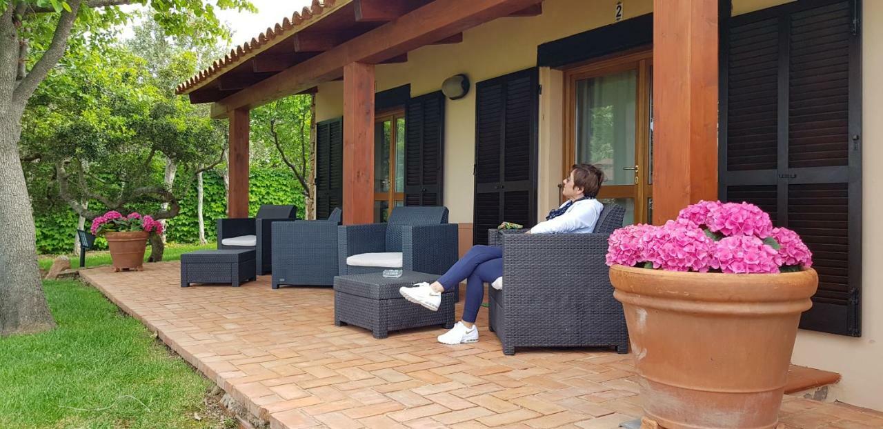 Villa Kate B&B Porto San Paolo  Exteriör bild